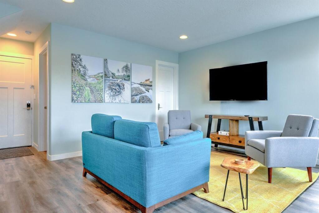 New Tri-Level Home With Ocean View And 3 En-Suite Bedrooms! 덴포 베이 외부 사진