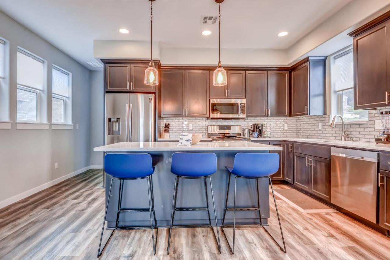 New Tri-Level Home With Ocean View And 3 En-Suite Bedrooms! 덴포 베이 외부 사진